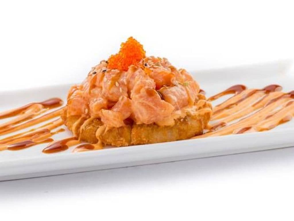 P01. Spicy Salmon Pizza (6 Pcs)