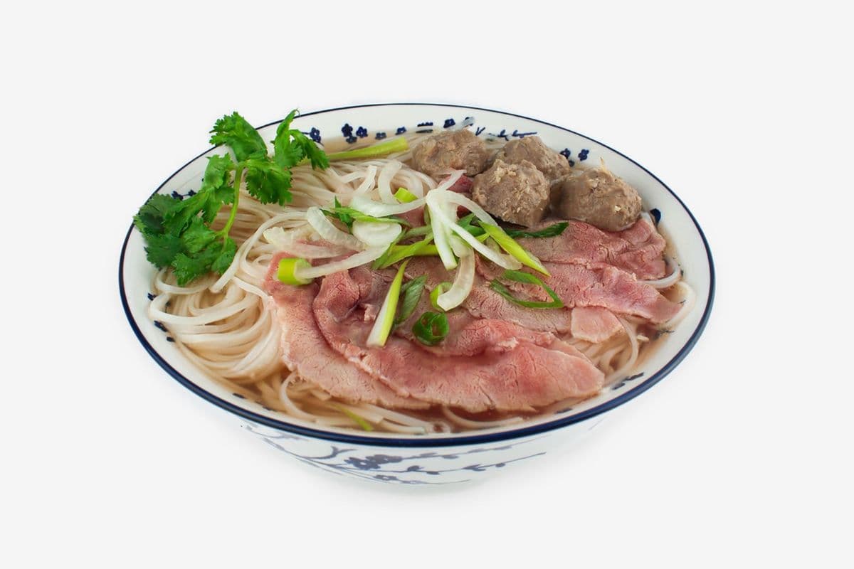 205. Rare Beef & Beef Balls Pho (Tai, Bo Vien)