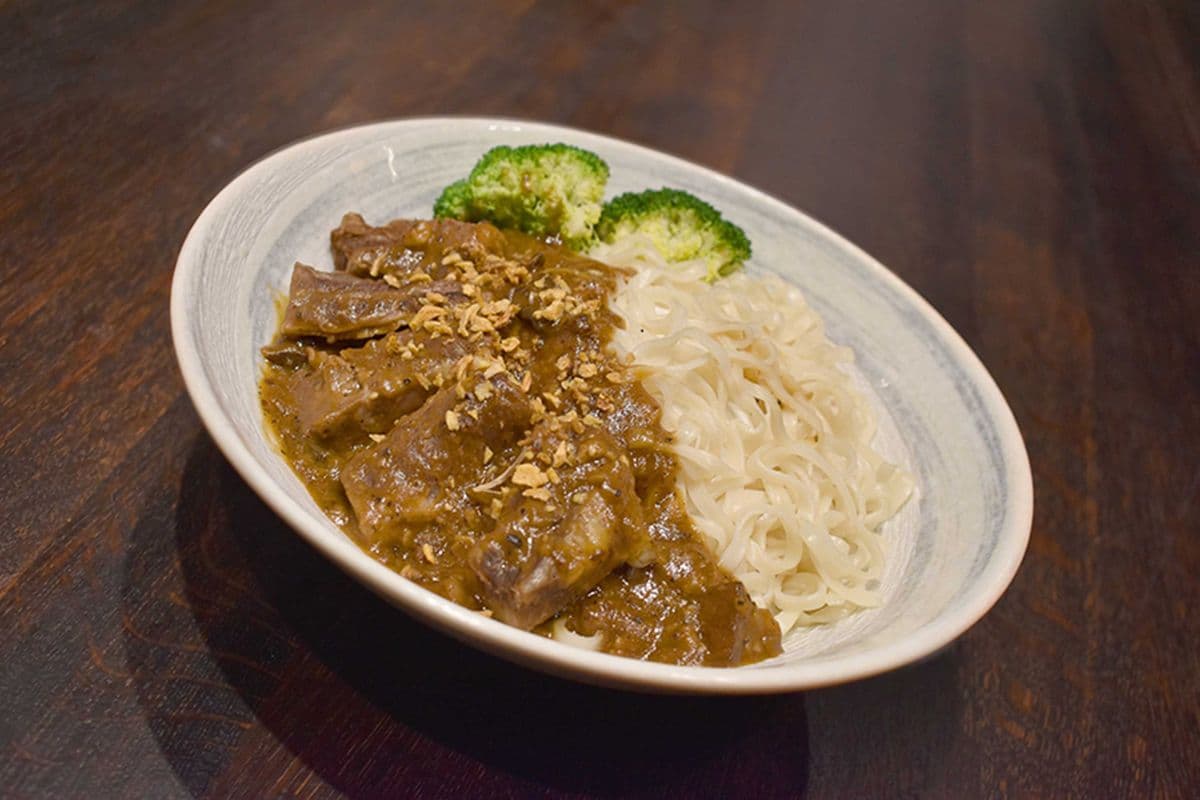 Black Pepper Beef Brisket Stew Noodle with Mushroom 黑椒箘菇牛腩拌麵