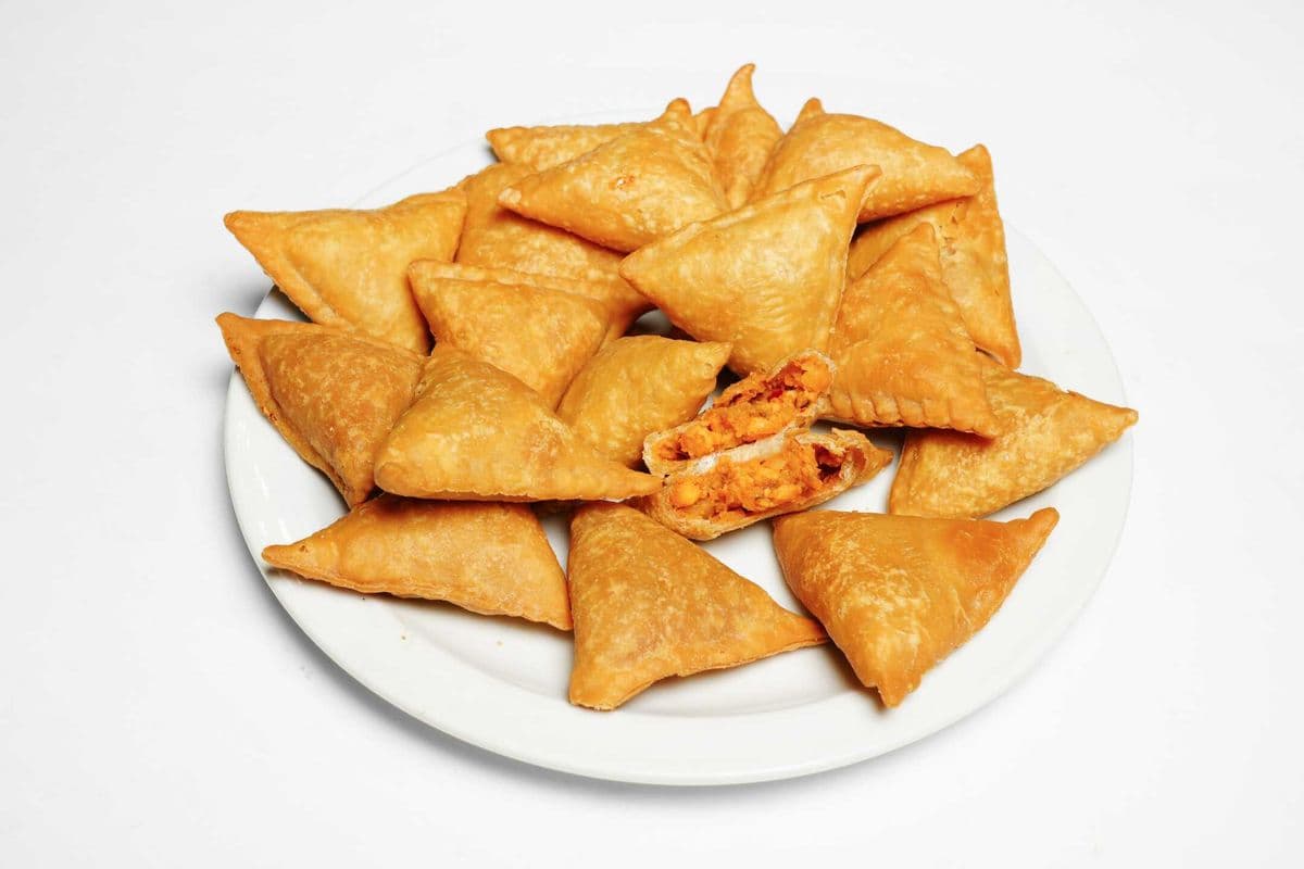 Spicy Cheese Samosas (15 pcs)