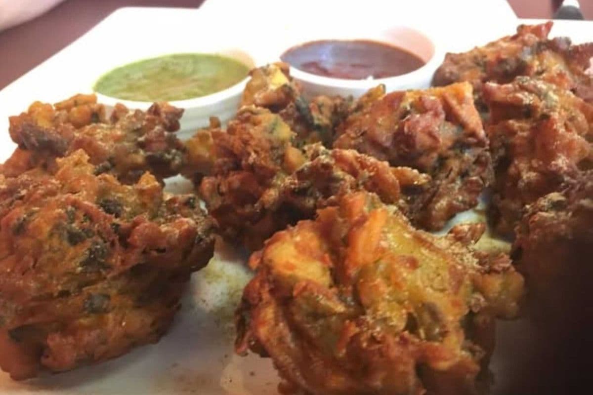 Crispy Vegetable Pakora (Crispy vegetable fritters)