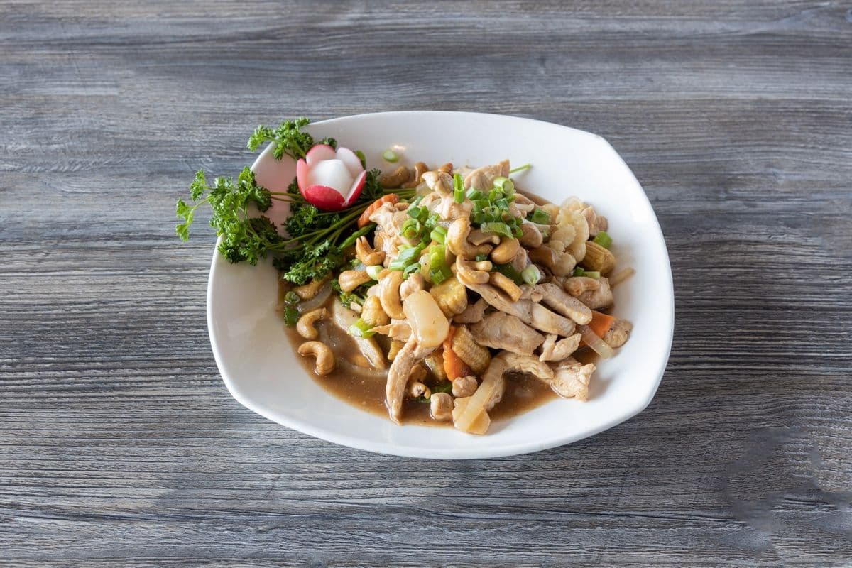 710. Chicken Stir Fried with Cashew Nuts & Vegetables