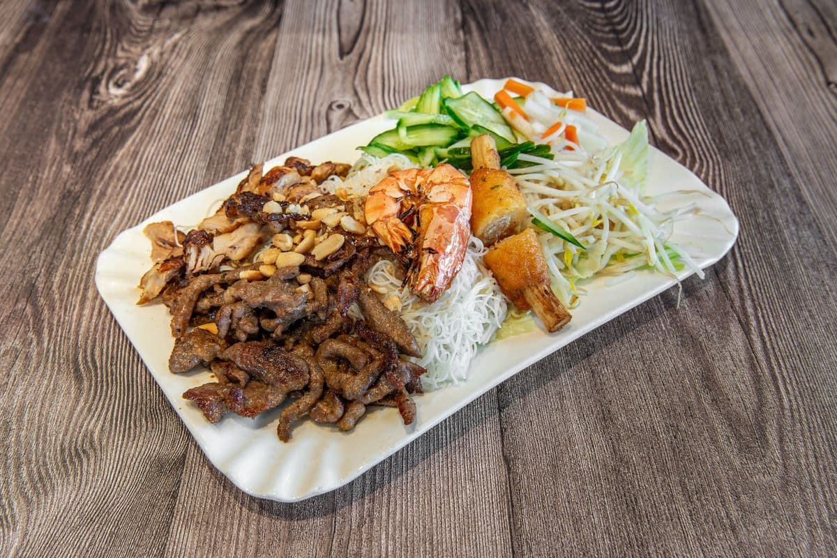 323 - BBQ Beef, Minced Shrimp on Sugar Cane and Meat Balls（牛肉，蔗虾，肉丸檬） - Bun Bo Nuong Chao Tom Nem Nuong