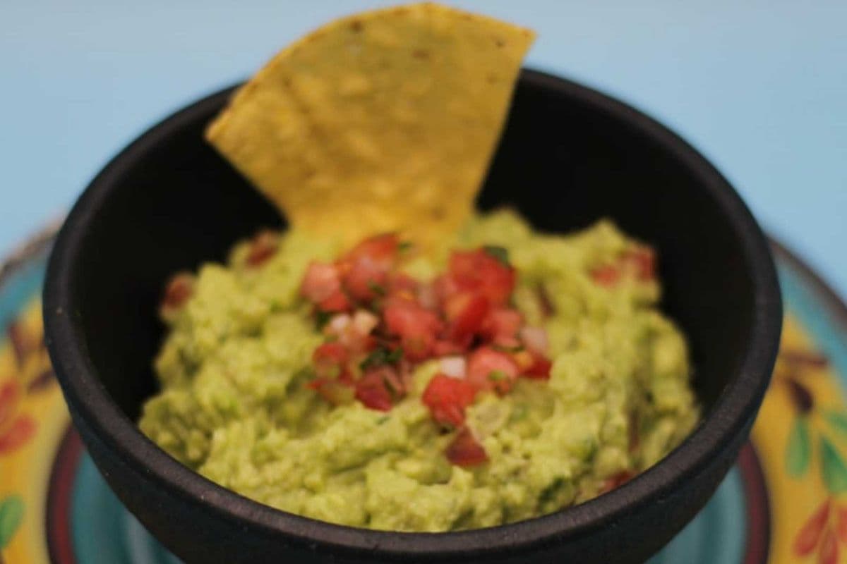 Guacamole and Tortilla Chips (12 oz.)