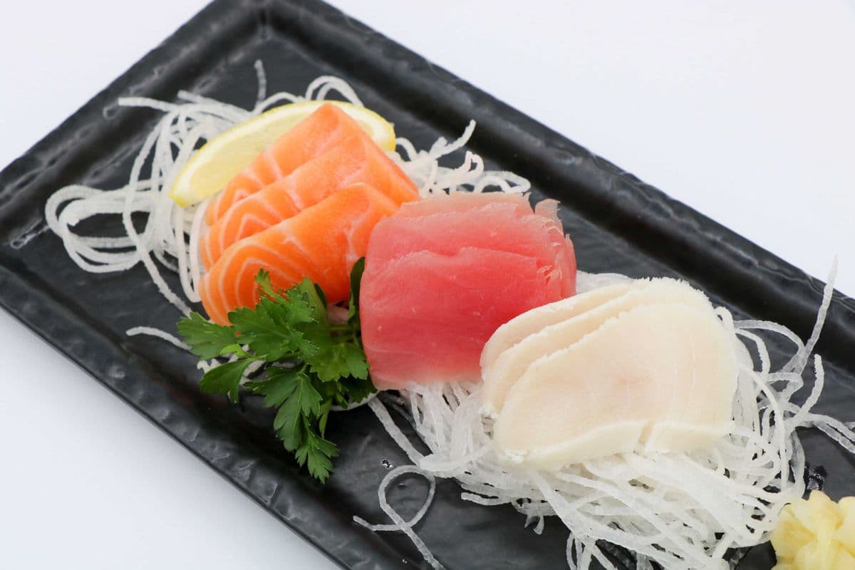 Sashimi Appetizer (9 pcs)