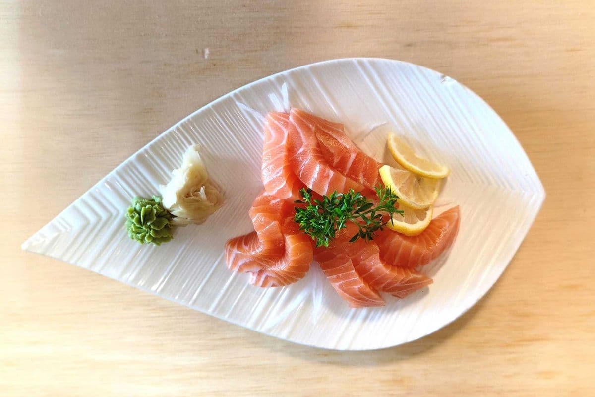 Salmon Sashimi (8 pcs)
