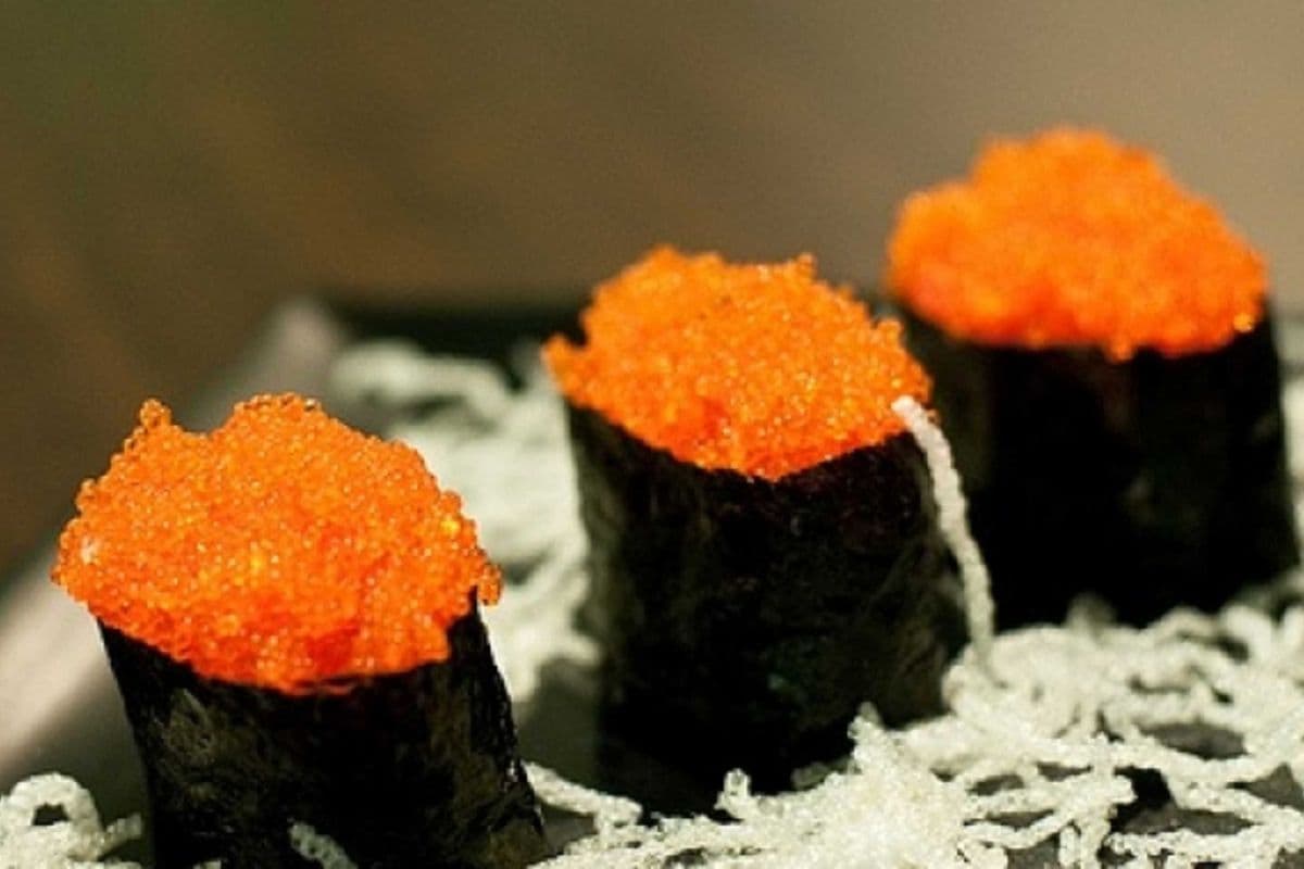 Tobiko Sushi (2pcs)