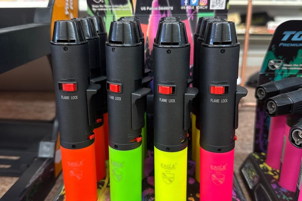 Straight torch lighter