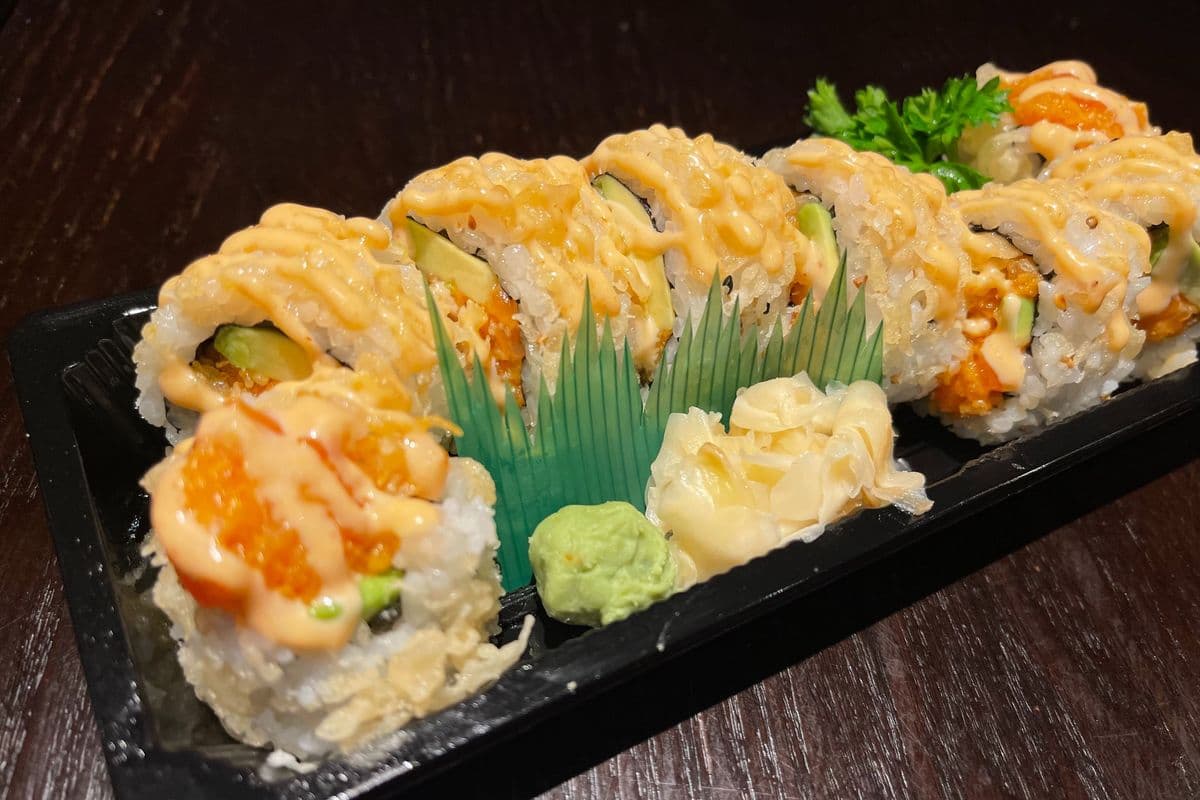 Spicy Salmon Crunch Roll (8 pcs)