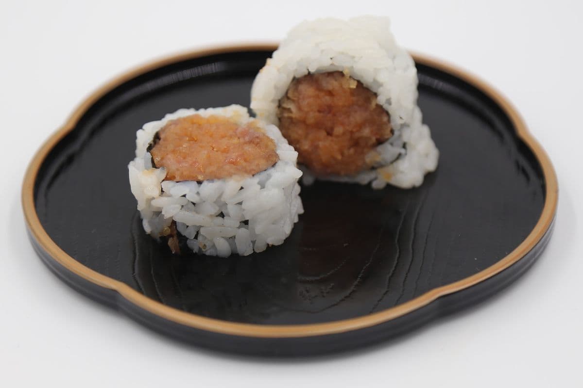 Spicy Salmon Roll (8pcs)