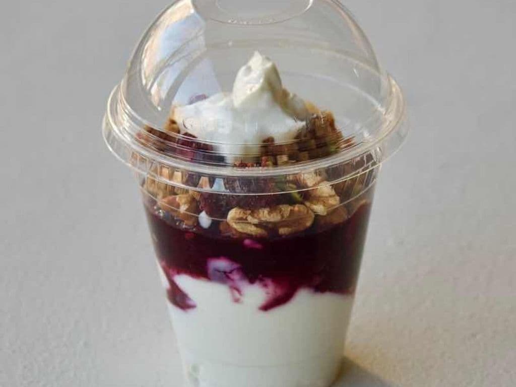 granola yogurt fruit cup