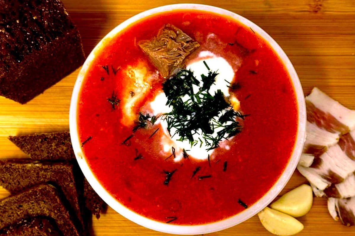 Ukrainian Borscht with meat (24 oz)