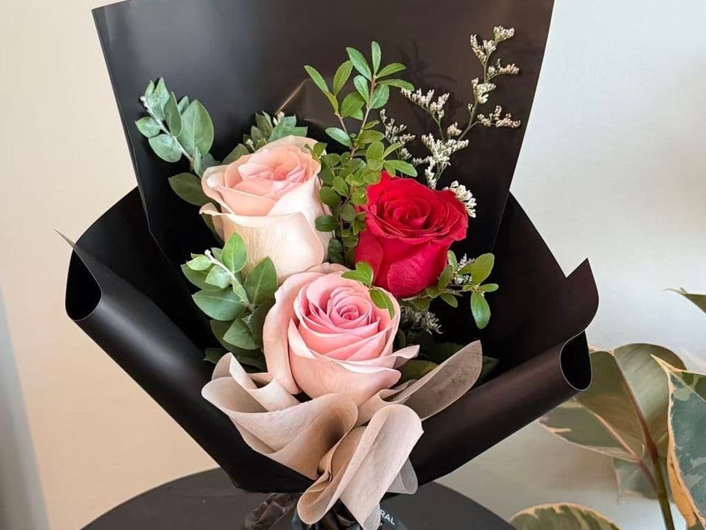 Flowers - Valentine's ROSE Bouquet (3 Red Pink Rose & Greenery)