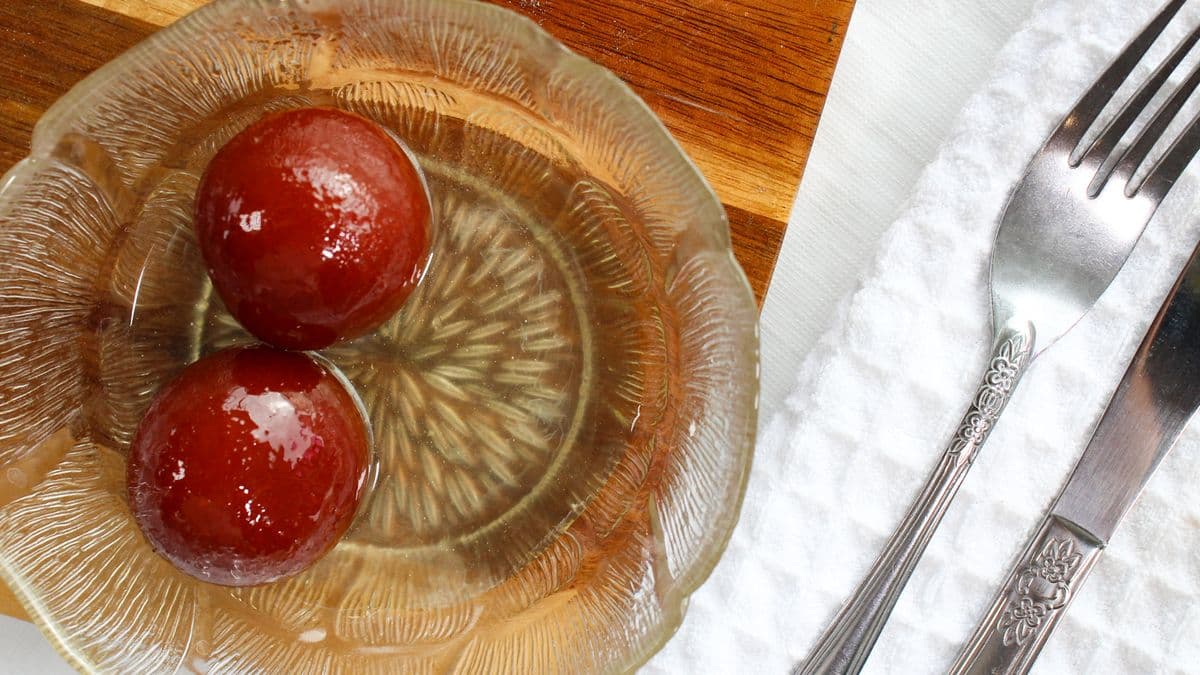 Gulab Jamun (Indian Dessert)