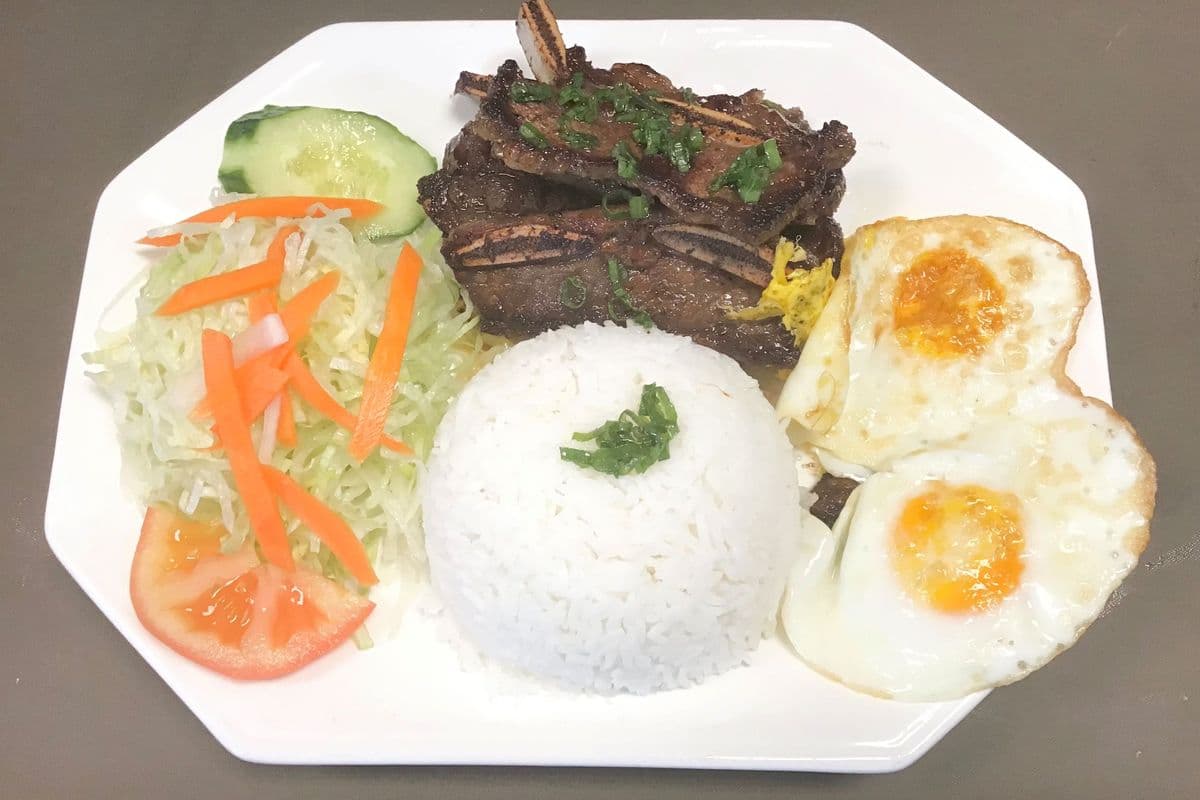 C13. Grilled Lemongrass Short Ribs & Fried Egg on Steamed Rice / Cơm Sườn Bò Nướng Xả, Op-La