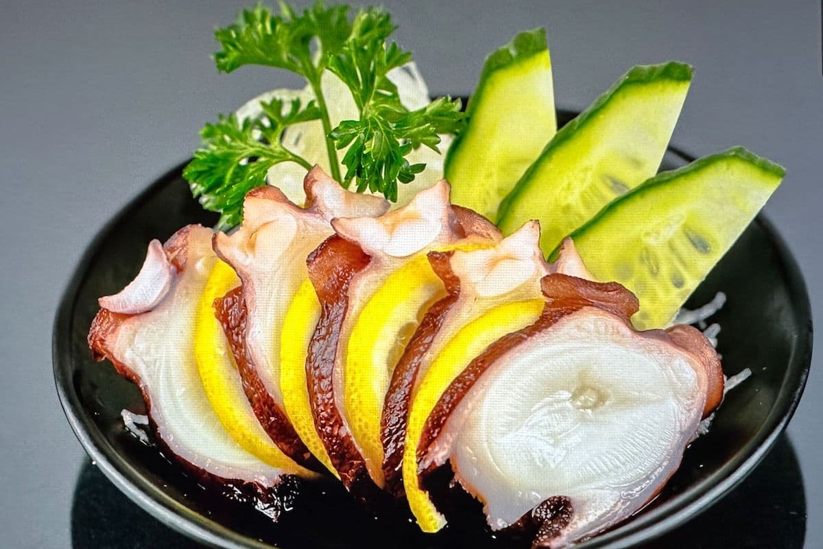 Tako Sashimi (3 pcs)