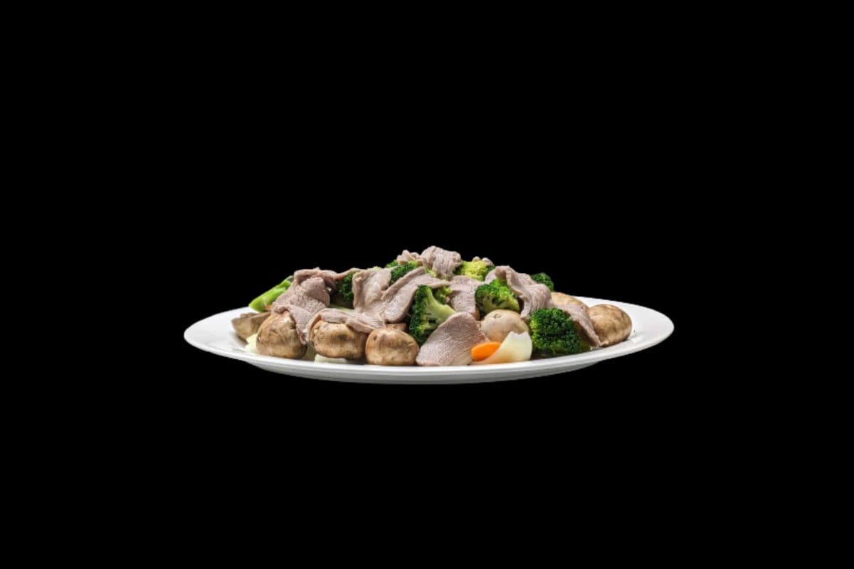 138. Stir-Fried Sliced Beef, Mushrooms, and Broccoli