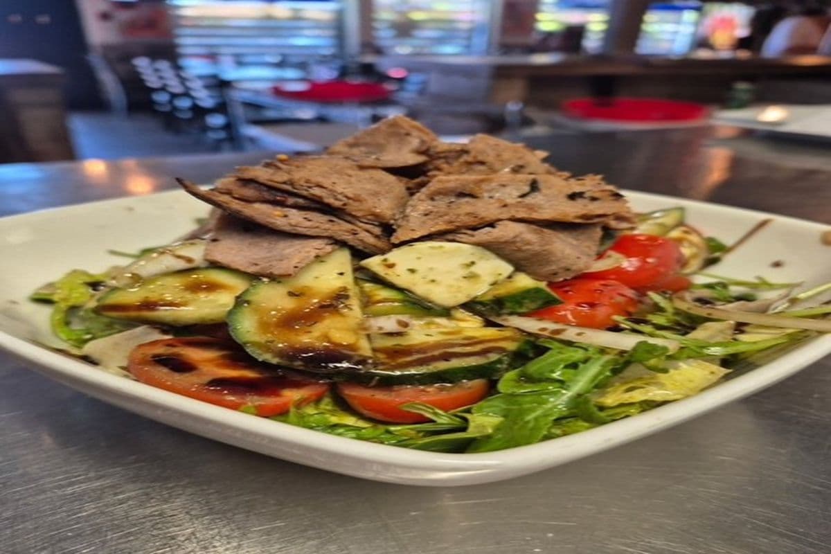 Salade Caprese au steak