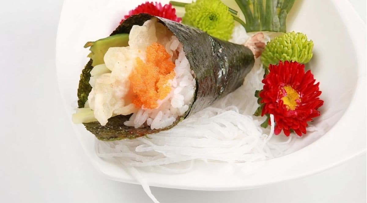 1. Dynamite Hand Roll (1 pc)