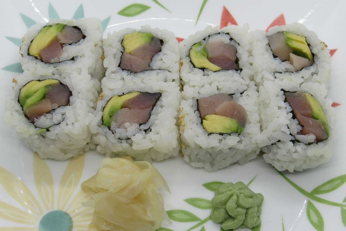 Tuna and Avocado Roll (8 Pcs)