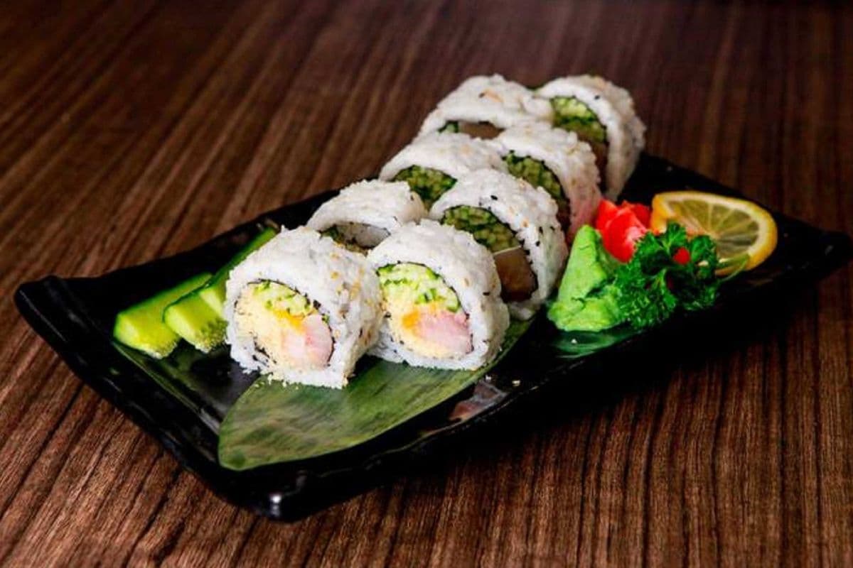 Spicy Hamachi Roll (8pc)