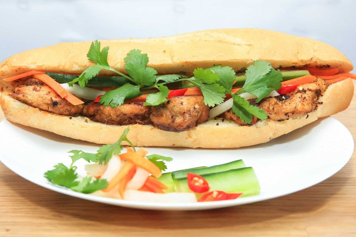 8. Grilled Chicken Sandwich - Bánh M ì Thịt Gà
