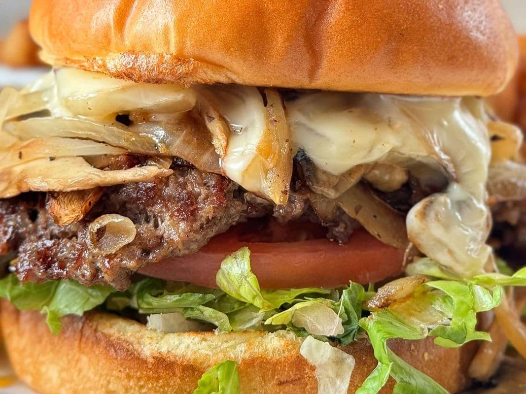 Trio Burger Champi Suisse / Mushroom Swiss Burger