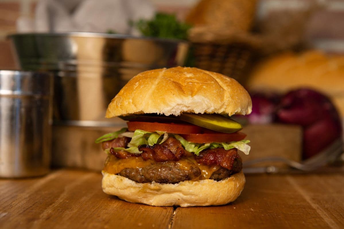 Bacon Cheeseburger (5 oz burger )