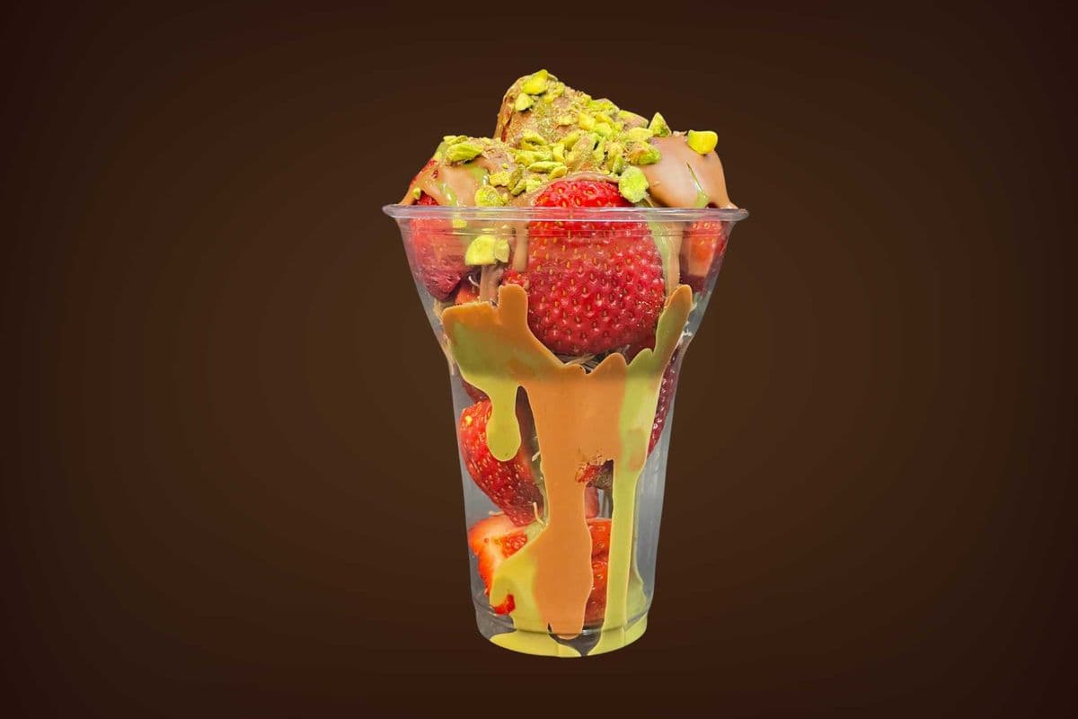 Dubai Chocolate Strawberries in a cup