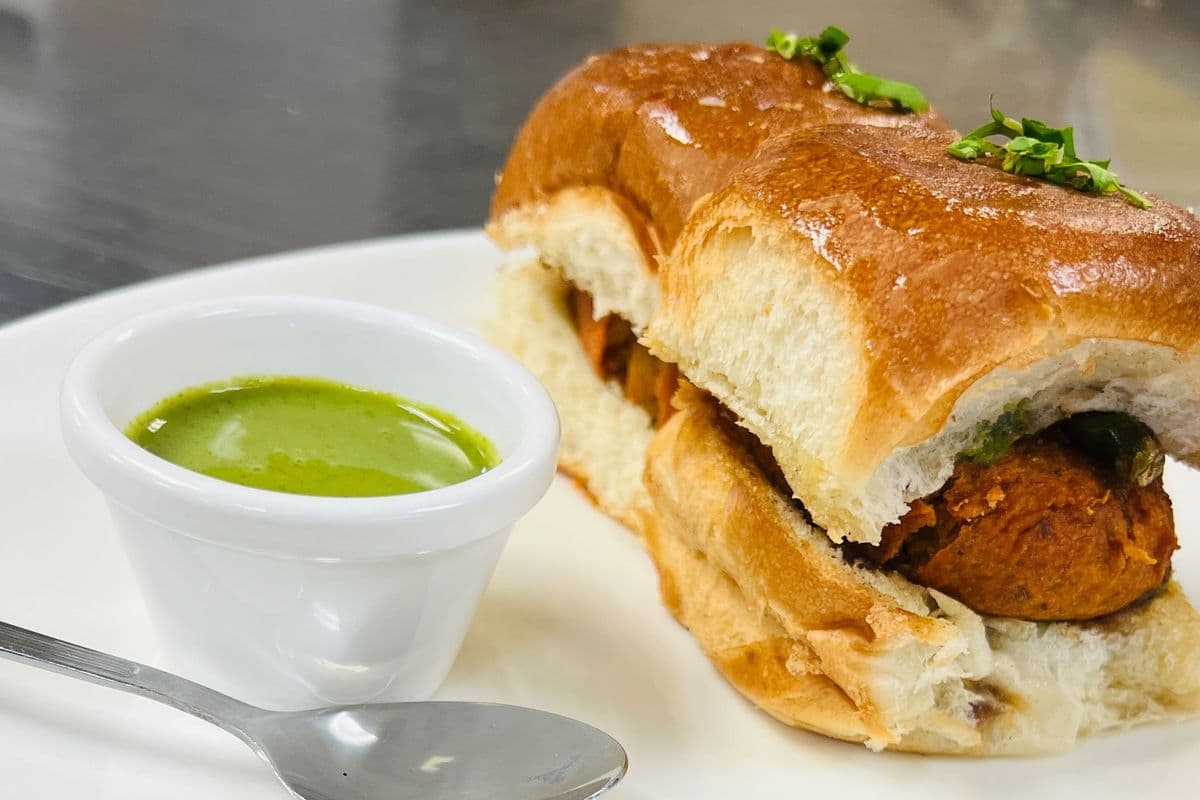 Vada Pav (2 Per Serve)