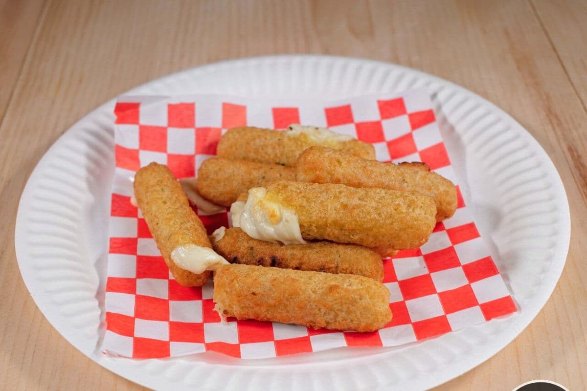 Mozzarella Cheese Sticks (8 pcs)