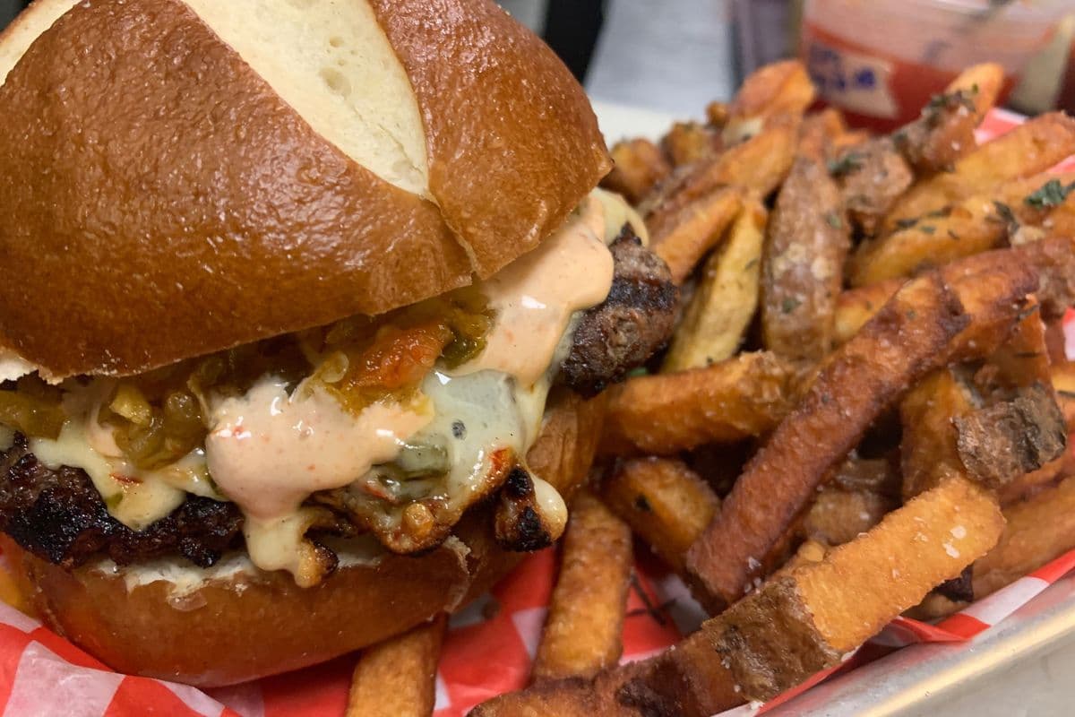 Malcom Xtreme Burger w/ Side