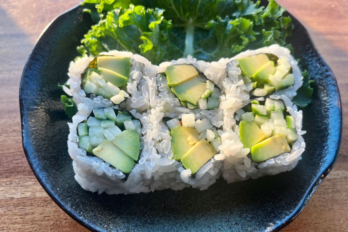 92A. Avocado and Cucumber Roll (6 pcs)
