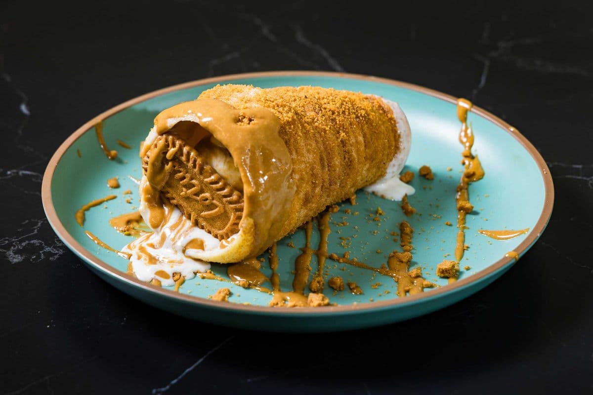 Chimney cake au lotus
