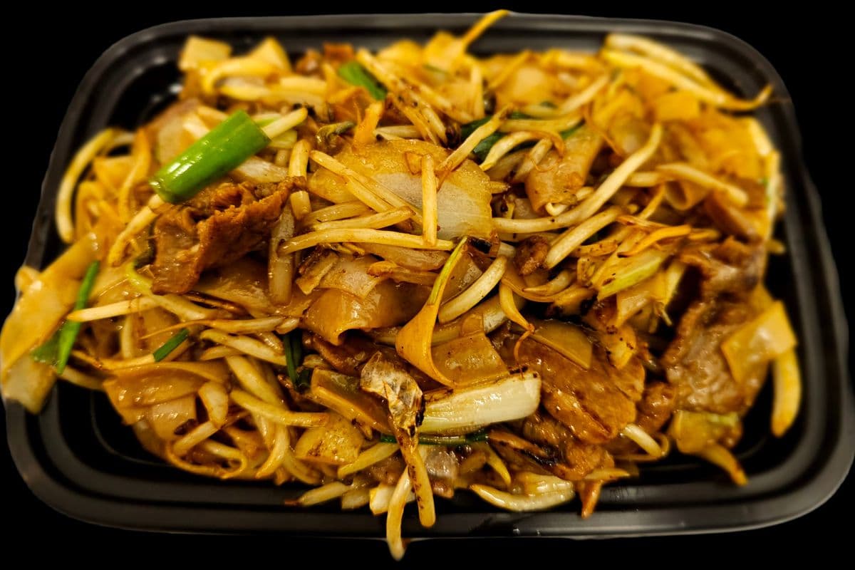 L5. Pan-Fried Wide Rice Noodles with Chicken, Beef, or BBQ Pork