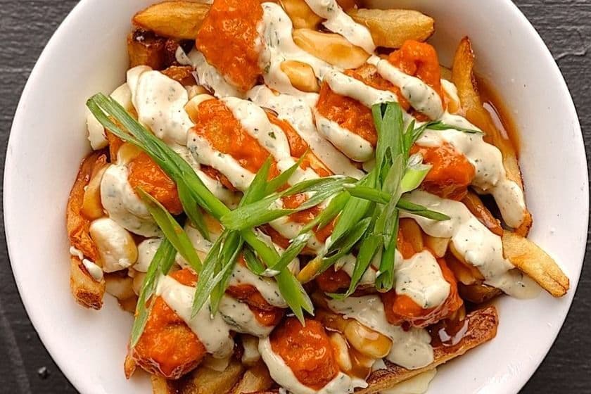 Poutine au Poulet Buffalo / Buffalo Chicken Poutine