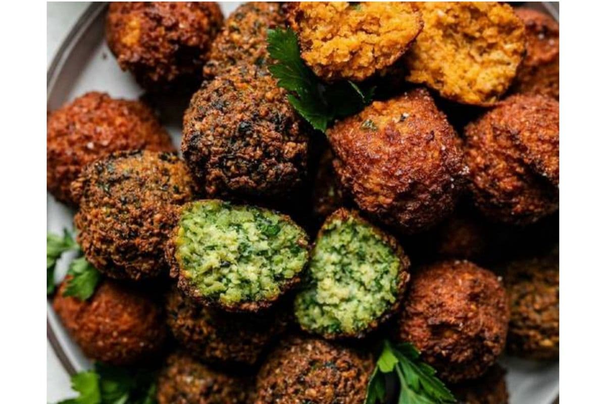 Falafel Balls (5 pcs) and Hummus Dip or Tzatziki Dip