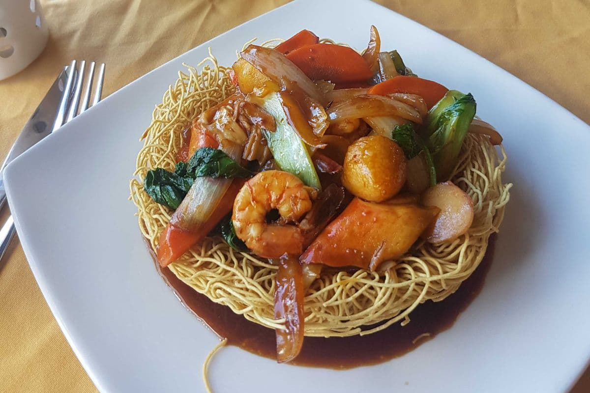 S8. Seafood and Veggies with Crispy Egg Noodles