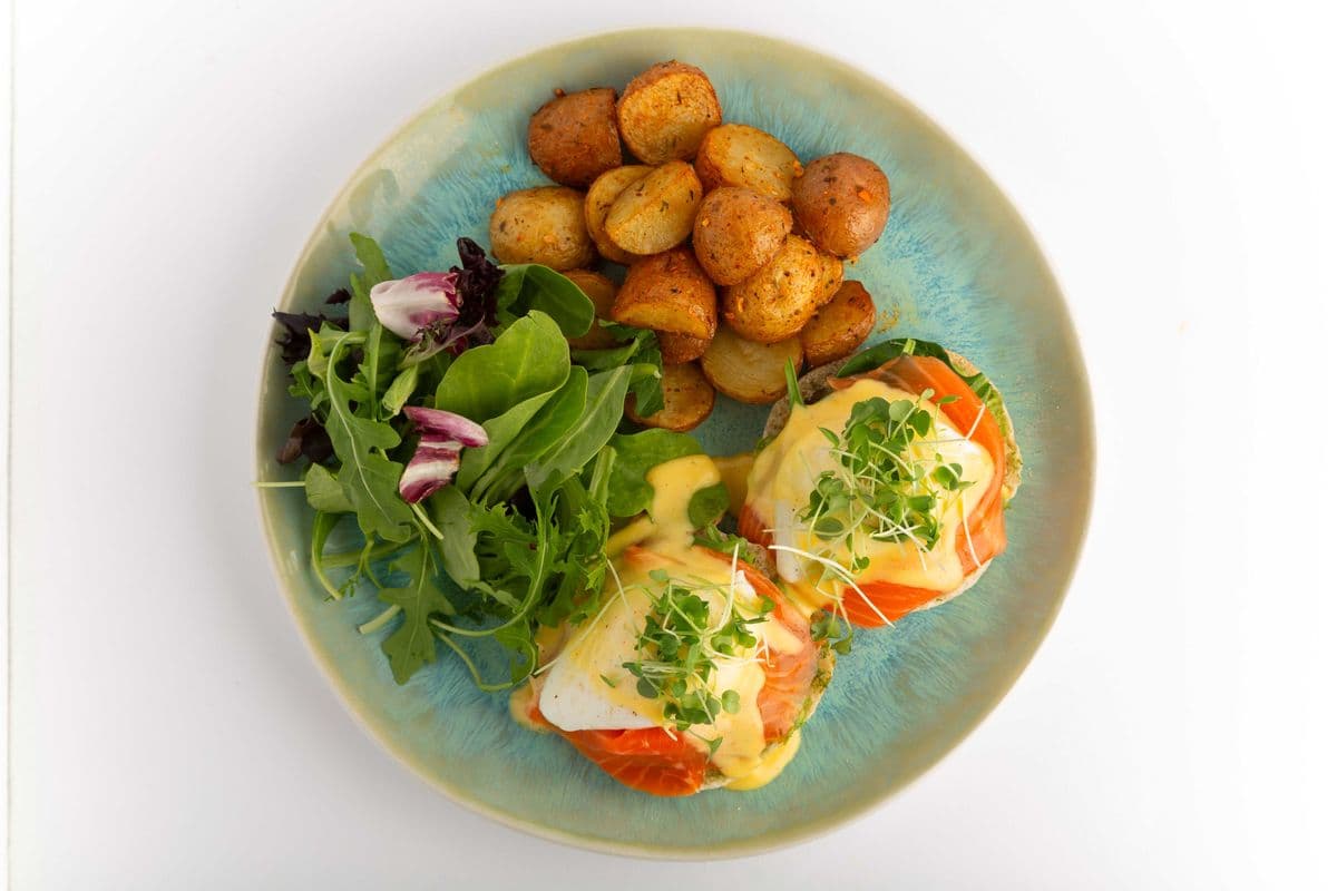 F01. Salmon Benny