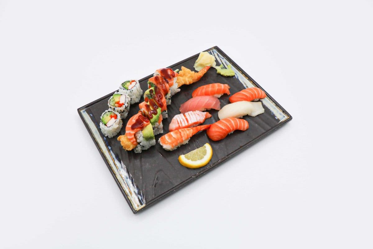 SSD02 7pcs nigiri sushi ,3pcs california roll 5pcs a,s dragon roll