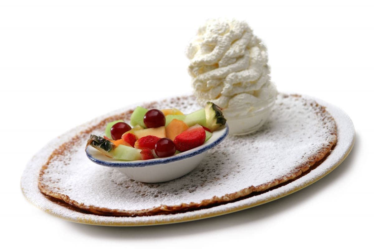 #12 Mixed Fresh Fruit and Whip Pannekoek