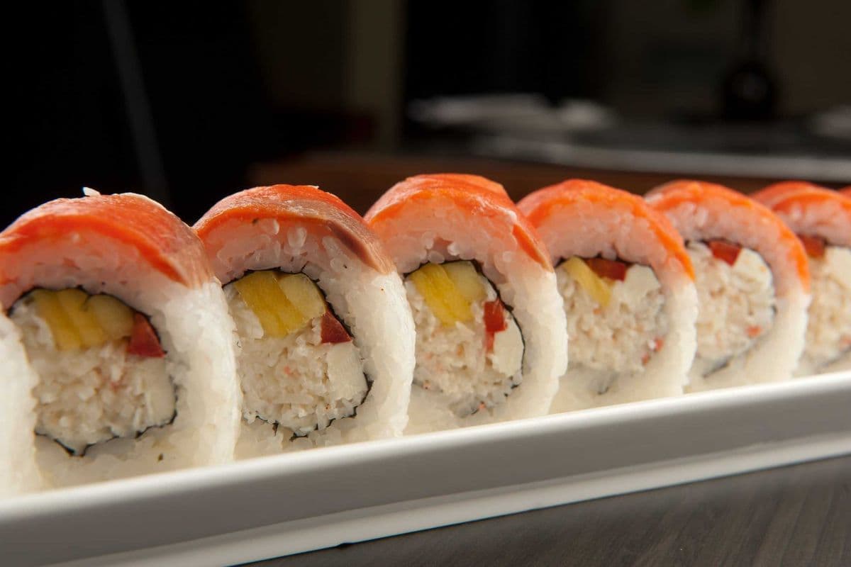 Smoked Salmon Cream Cheese Roll (8 pcs)