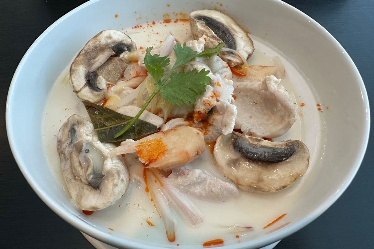 SO32. Tom Kha (Coconut Soup)