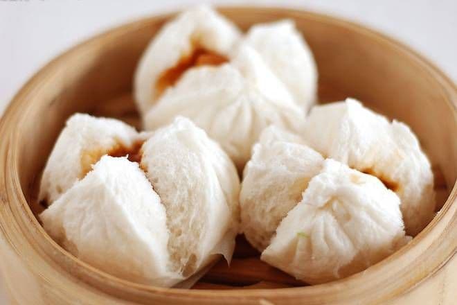 BBQ Pork Bun (2) / Pain au Pork de BBQ (2)/