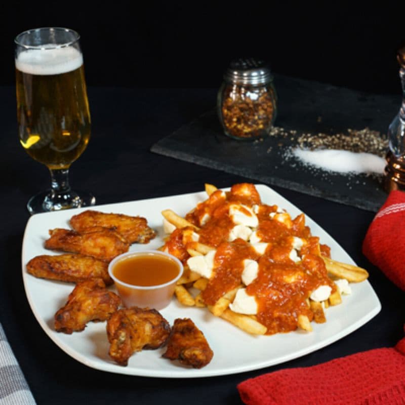 6 Ailes et poutine italienne / 6 Ailes et poutine italienne