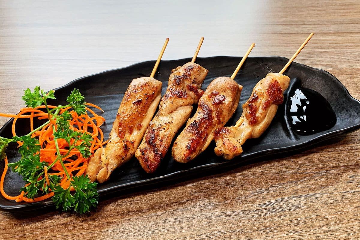 24. Poulet Yakitori (4 mcx)