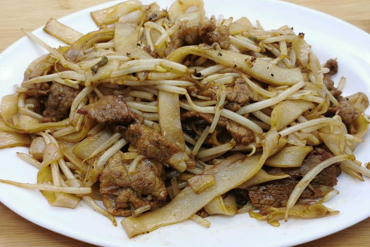 107. Fried Noodles with Beef