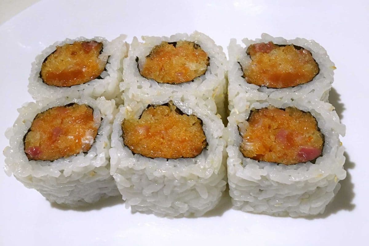 C22. Crispy Spicy Salmon Roll (6 pcs)