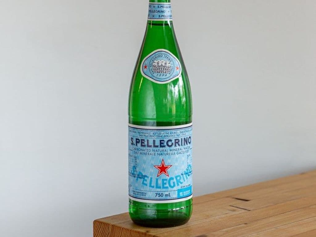 bottle san pellegrino sparkling