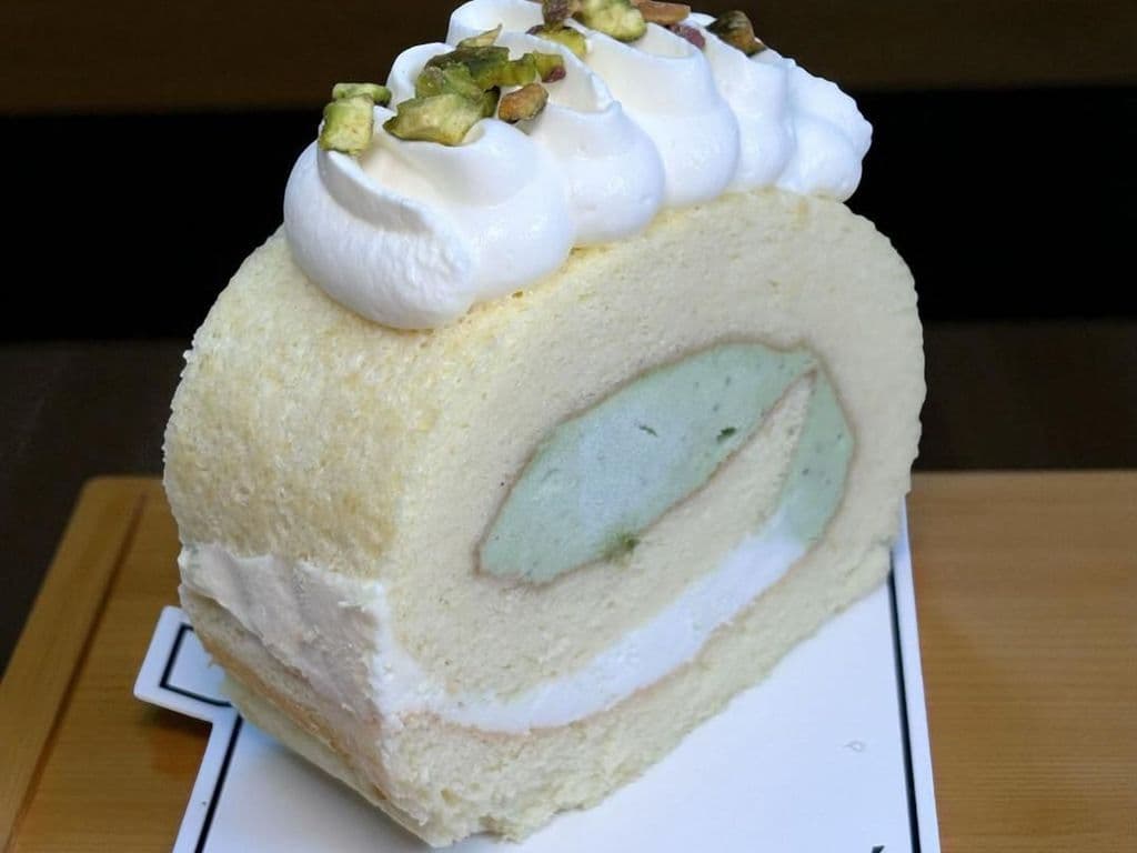 Roll cake - Yuzu Pischachio